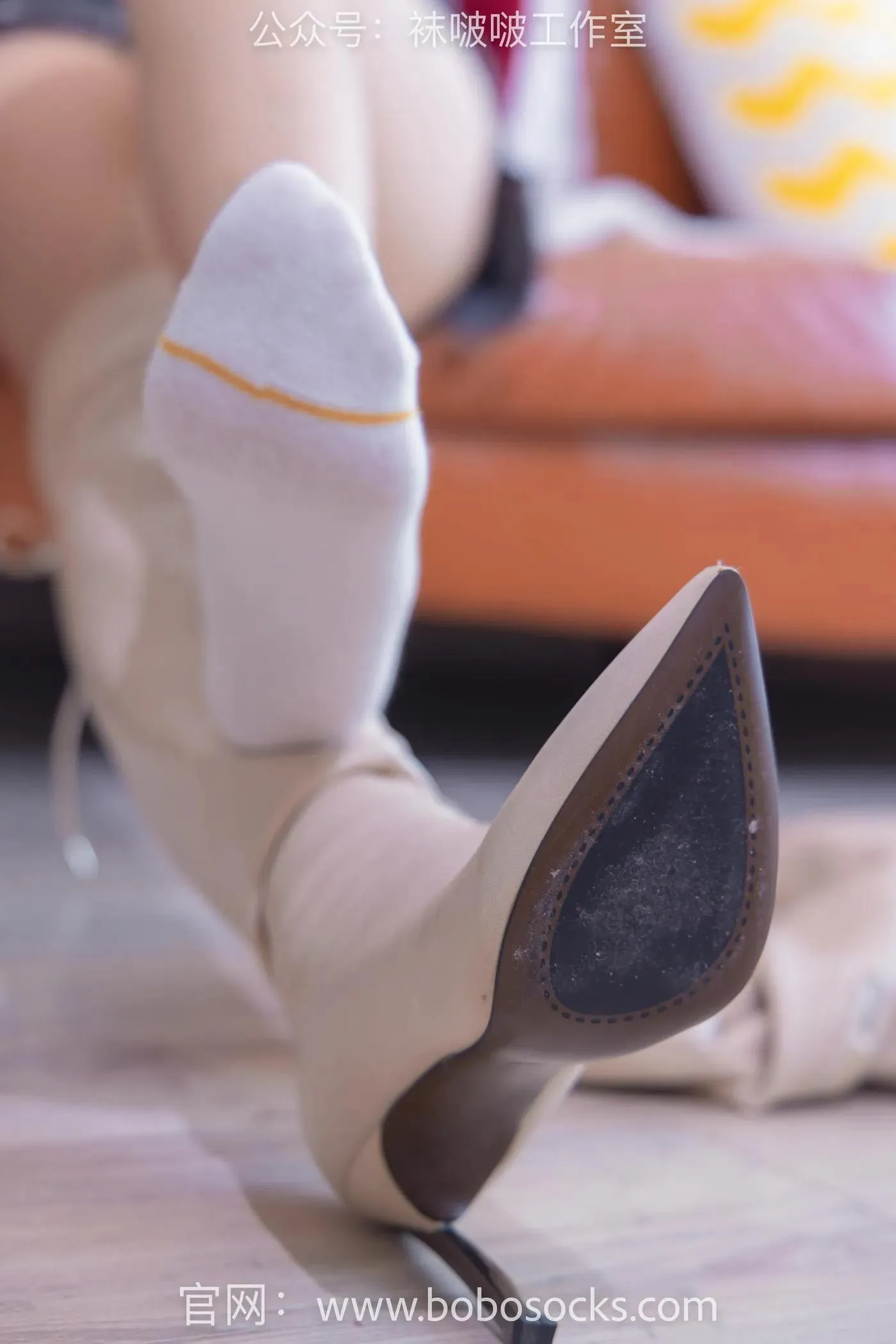 [BoBoSocks袜啵啵]NO.120 小甜豆-高跟长靴、白棉袜、裸足 [170P]插图5